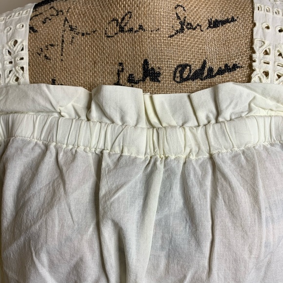 NWOT Vince Camuto Eyelet Cold Shoulder Blouse - Picture 2 of 15